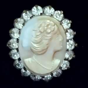 Cameo brooch